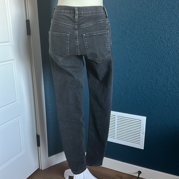 Everlane | Mid-rise, Skinny-fit Jeans in Washed Black (NWT) - Picture 4 of 7